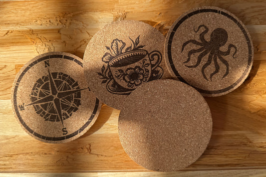 Korkunderlägg med hållare i Ek