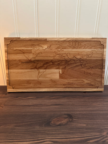 Epoxybricka med graverad världskarta